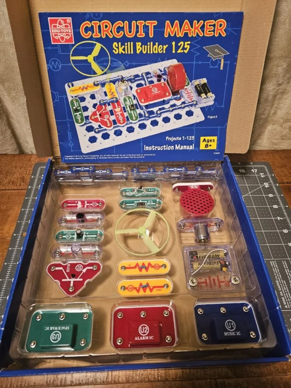 Edu Toys Circuit Maker Skill Builder Create 125 electronics projects W/ Cool